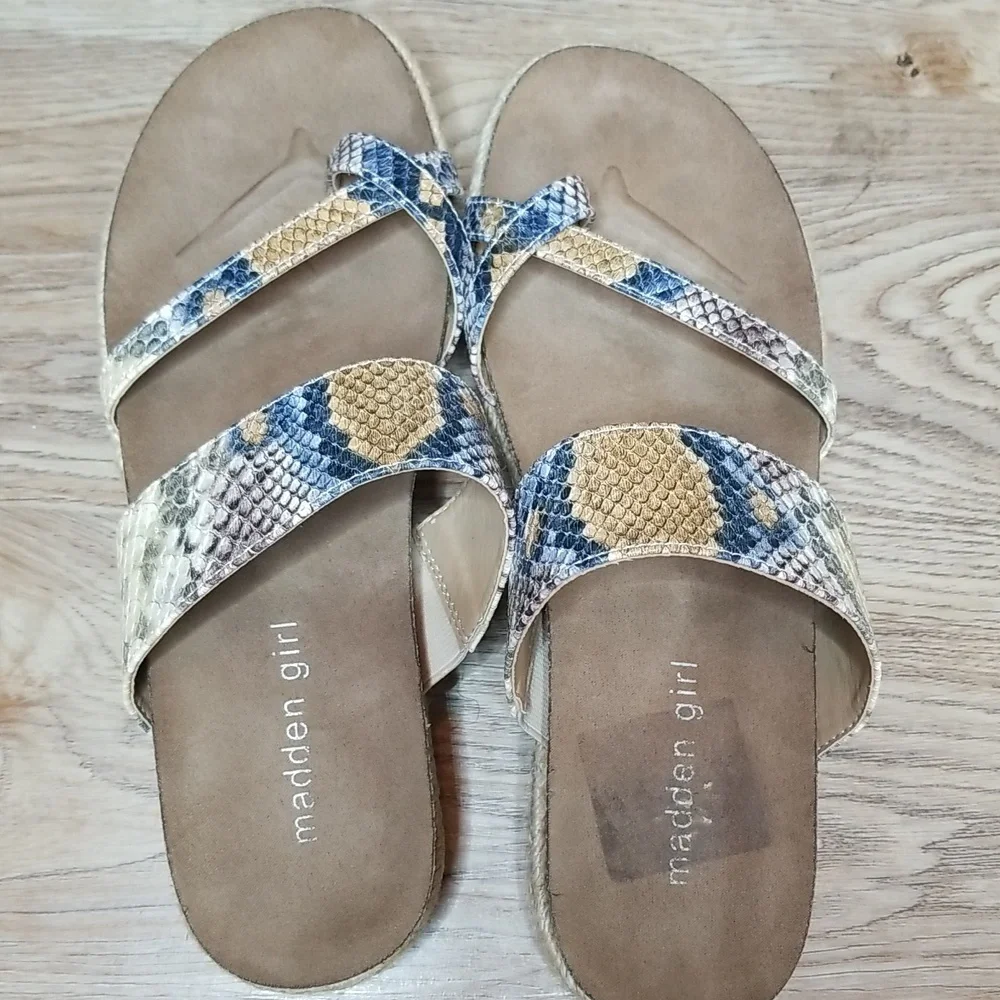 Madden Girl Womens Espradril Between The Toe Blue Cream Snake Print Sandals